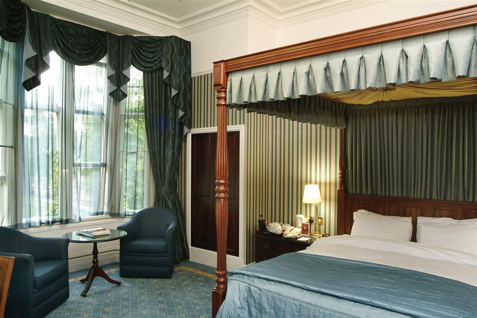 The Dean Court 4*